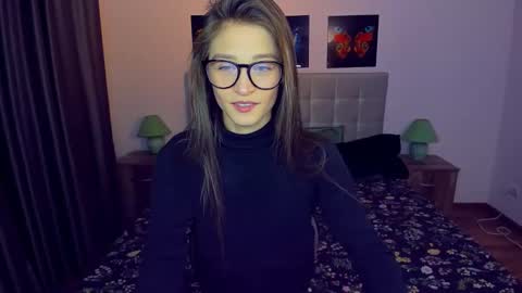 Mia online show from January 5, 2025, 6:24 pm