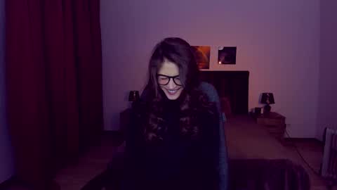 Mia online show from January 21, 2025, 6:45 pm