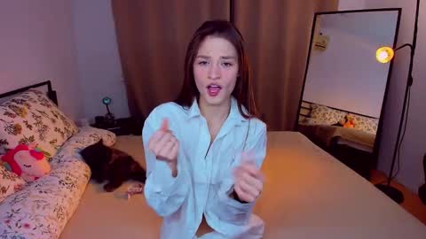 Mia online show from February 10, 2025, 10:30 pm