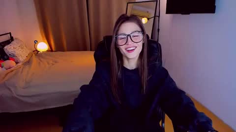 Mia online show from February 14, 2025, 6:19 pm