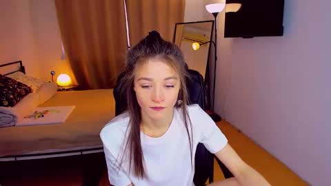 Mia online show from February 16, 2025, 1:49 pm