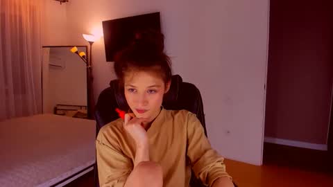 Snapshot of miapaw chatting on February 5, 2026, 6:23 pm Mia online show from February 5, 2026, 6:23 pm