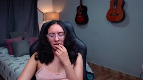 MIAPORTMANN online show from January 22, 2025, 3:18 pm