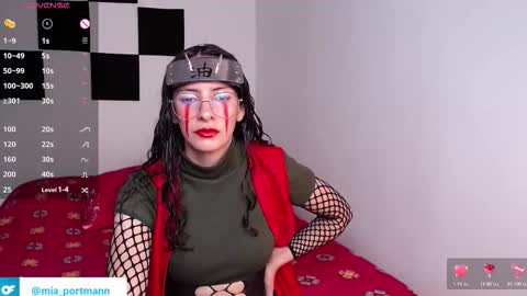 MIAPORTMANN online show from November 9, 2025, 2:48 pm