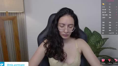 MIAPORTMANN online show from February 11, 2026, 10:20 am