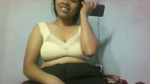 Snapshot of miarii chatting on October 20, 2025, 5:57 pm miarii online show from October 20, 2025, 5:57 pm