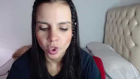Snapshot of miarobinn_ chatting on December 1, 2024, 4:29 pm miarobinn_ online show from December 1, 2024, 4:29 pm