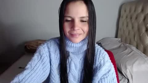 Snapshot of miarobinn_ chatting on December 4, 2024, 10:35 am miarobinn_ online show from December 4, 2024, 10:35 am