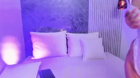 miascott5 online show from March 11, 2025, 9:15 pm