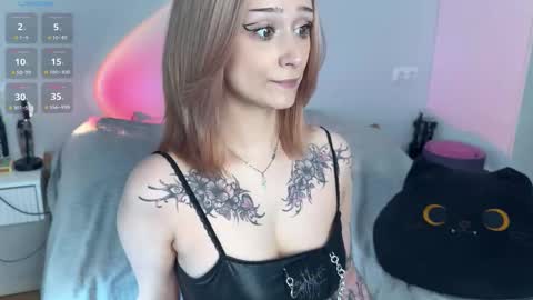 Mia online show from March 25, 2026, 1:17 pm