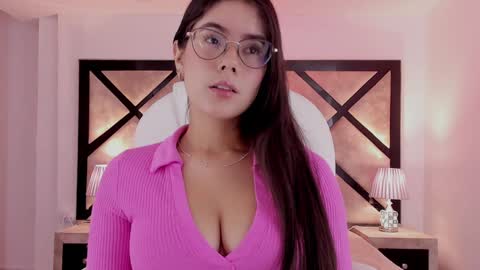 Mia online show from January 4, 2025, 10:13 pm