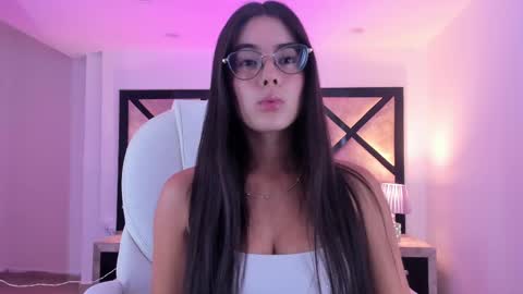 Mia online show from February 25, 2025, 8:41 pm