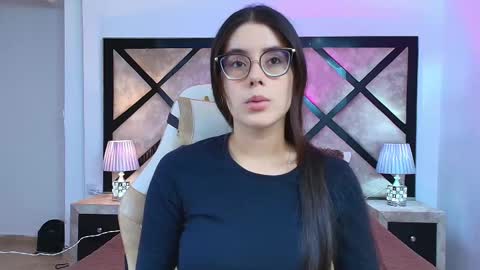 Mia online show from October 6, 2025, 7:11 pm