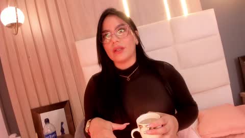 Snapshot of miasphencer chatting on January 21, 2025, 8:32 pm Mia online show from January 21, 2025, 8:32 pm