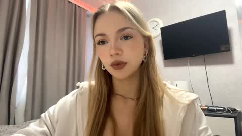 Snapshot of miasuszynski chatting on February 4, 2026, 12:00 pm Milana online show from February 4, 2026, 12:00 pm