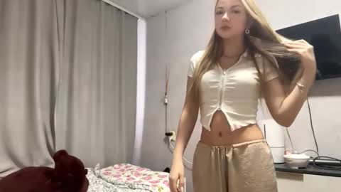 Snapshot of miasuszynski chatting on February 8, 2026, 10:18 am Milana online show from February 8, 2026, 10:18 am