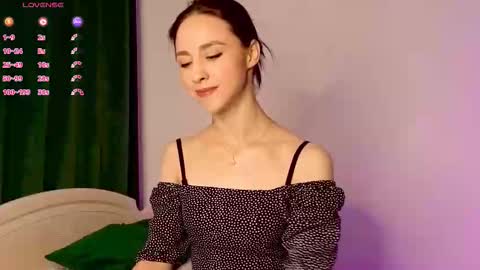 Mia online show from December 1, 2025, 6:40 am