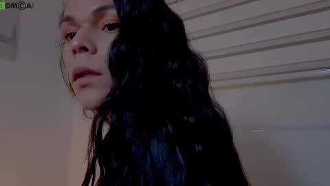 Mia online show from November 2, 2025, 6:32 pm