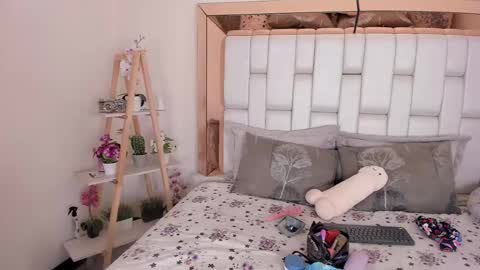 Mia Villalobos online show from February 11, 2025, 6:22 pm