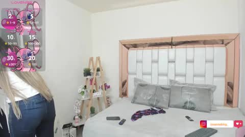 Mia Villalobos online show from September 21, 2025, 3:13 pm