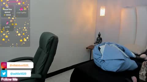 Mia Villalobos online show from October 26, 2025, 2:56 pm