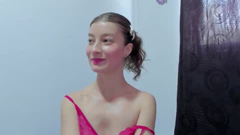  Chloe  online show from September 17, 2025, 4:52 pm