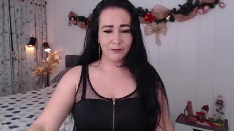 Snapshot of miawilson_1 chatting on December 2, 2024, 8:52 am Mia Wilson online show from December 2, 2024, 8:52 am