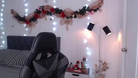 Snapshot of miawilson_1 chatting on December 23, 2024, 11:04 am Mia Wilson online show from December 23, 2024, 11:04 am