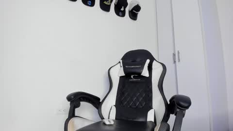 Michael Boy online show from February 23, 2025, 7:38 pm