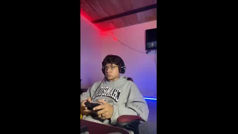 michael independent model  online show from February 3, 2025, 10:54 pm