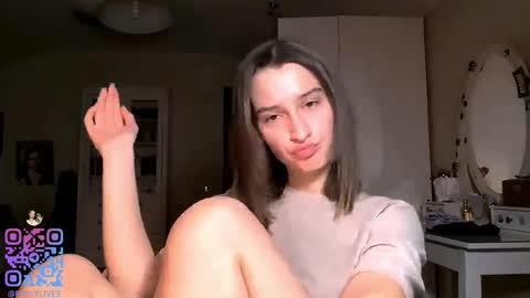 Emily online show from November 28, 2025, 2:20 pm