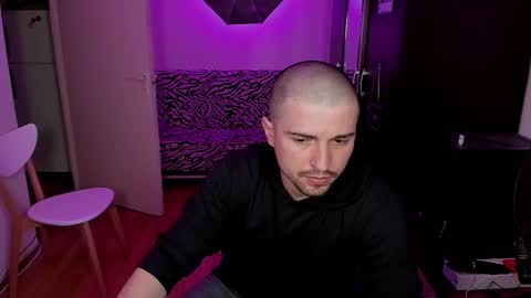 Snapshot of michael_wolfborn chatting on February 14, 2025, 3:47 pm Michael online show from February 14, 2025, 3:47 pm