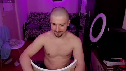 Snapshot of michael_wolfborn chatting on March 5, 2025, 5:08 pm Michael online show from March 5, 2025, 5:08 pm