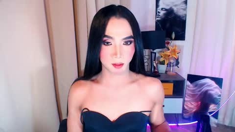 michaelagoddess online show from December 15, 2025, 11:25 am