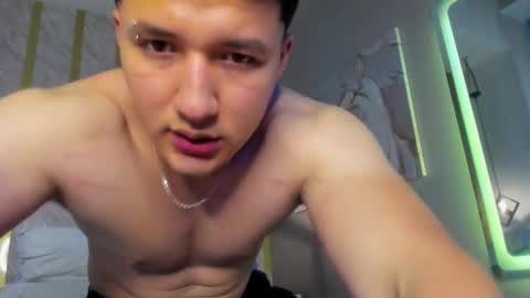 Snapshot of michaelconnor_ chatting on December 17, 2024, 12:00 pm MichaelConnor online show from December 17, 2024, 12:00 pm