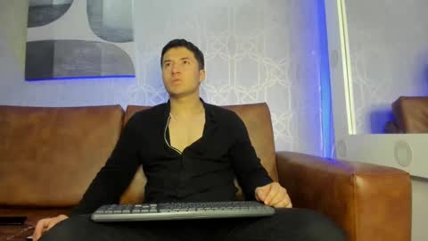 Snapshot of michaelconnor_ chatting on February 3, 2025, 11:42 am MichaelConnor online show from February 3, 2025, 11:42 am