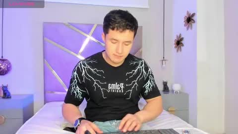 Snapshot of michaelconnor_ chatting on February 4, 2025, 12:22 pm MichaelConnor online show from February 4, 2025, 12:22 pm