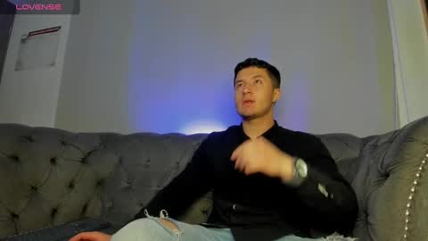Snapshot of michaelconnor_ chatting on February 20, 2025, 11:53 am MichaelConnor online show from February 20, 2025, 11:53 am