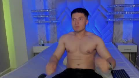 Snapshot of michaelconnor_ chatting on February 28, 2025, 10:06 pm MichaelConnor online show from February 28, 2025, 10:06 pm