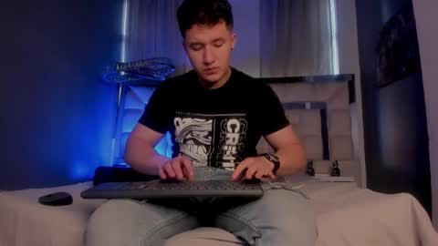 Snapshot of michaelconnor_ chatting on March 11, 2025, 12:17 pm MichaelConnor online show from March 11, 2025, 12:17 pm