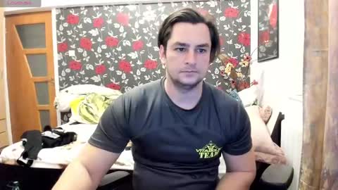 michaelragnar90 online show from February 8, 2025, 12:28 pm