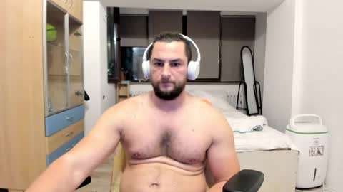 michaelragnar90 online show from November 12, 2025, 4:40 pm