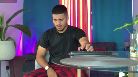 michel g22 online show from September 19, 2025, 2:18 pm