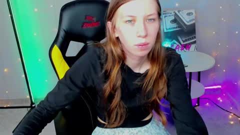 michele_mack online show from January 27, 2025, 9:02 am