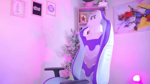 MICHELLE CHANG online show from November 20, 2025, 6:18 pm