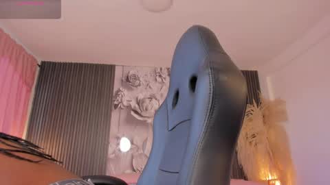 michellepreston_ online show from June 2, 2026, 12:18 pm