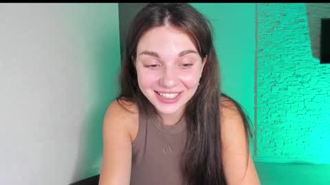 Michellee online show from September 23, 2025, 6:22 pm