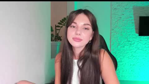 Michellee online show from September 26, 2025, 3:05 pm