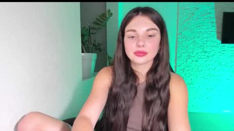 Michellee online show from October 3, 2025, 3:53 pm