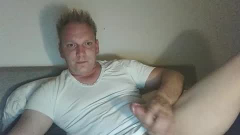 mickkxl online show from October 2, 2025, 7:54 pm